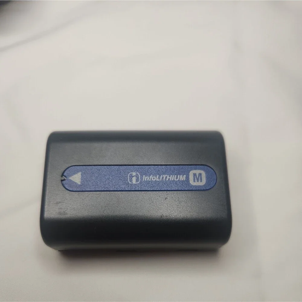 Sony Cyber-shot DSC-S30 1.3MP Digital Camera
